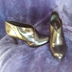 Nine West black leather healed slip on booties with round toe